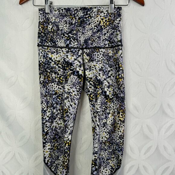 Lululemon Wunder Under Crop  Scallop Full-On Luxtreme 23"
Floral Size 6 - Picture 8 of 11